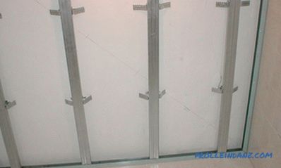 Як кріпити пластикові панелі стелі або стіні правильно і без помилок